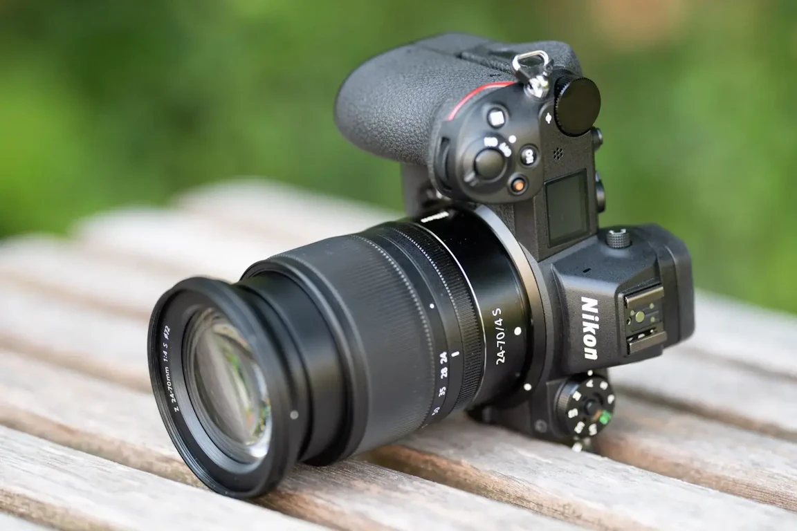 Nikon NIKKOR Z 24-70mm f/4 Sのレビュー比較まとめ。軽量標準ズームの
